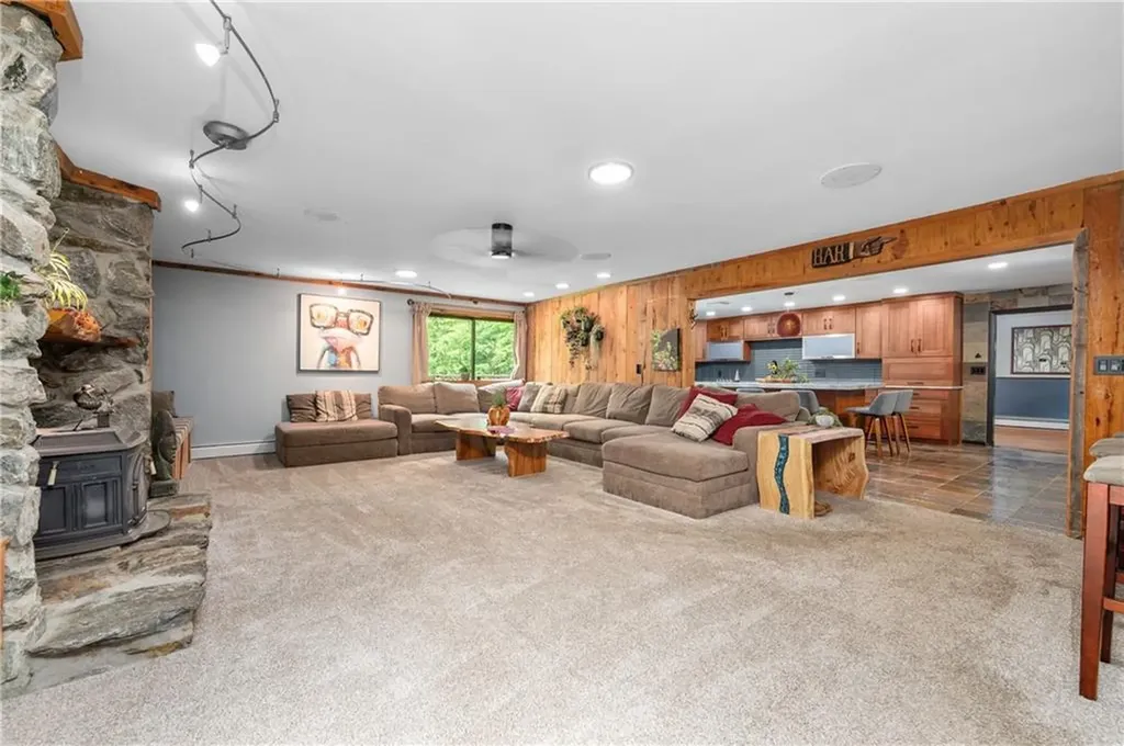 24 Lincoln Drive North Smithfield RI 02896