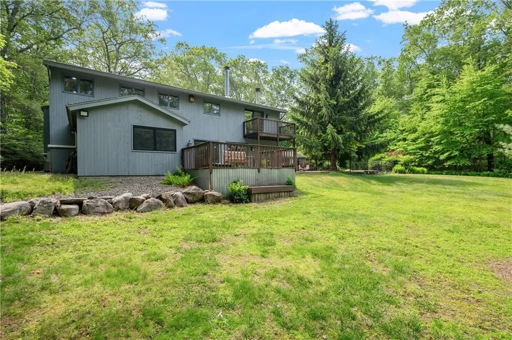 24 Lincoln Drive North Smithfield RI 02896