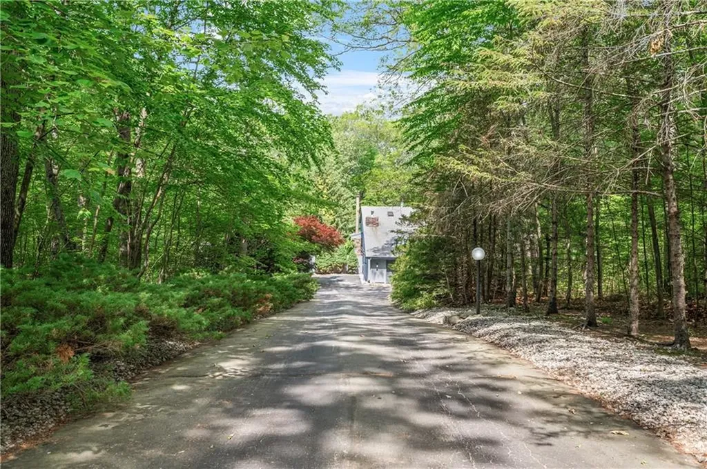 24 Lincoln Drive North Smithfield RI 02896