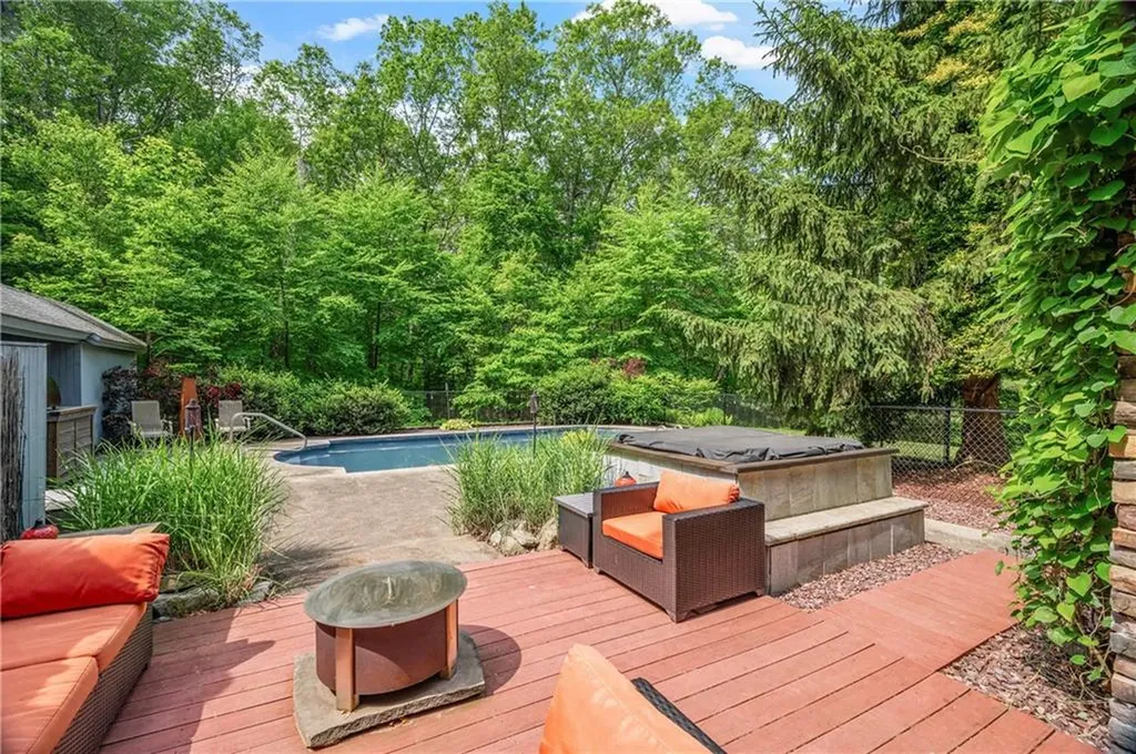 24 Lincoln Drive North Smithfield RI 02896