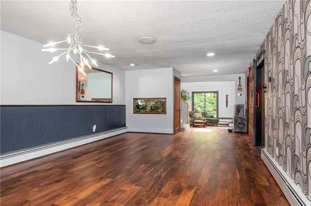 24 Lincoln Drive North Smithfield RI 02896