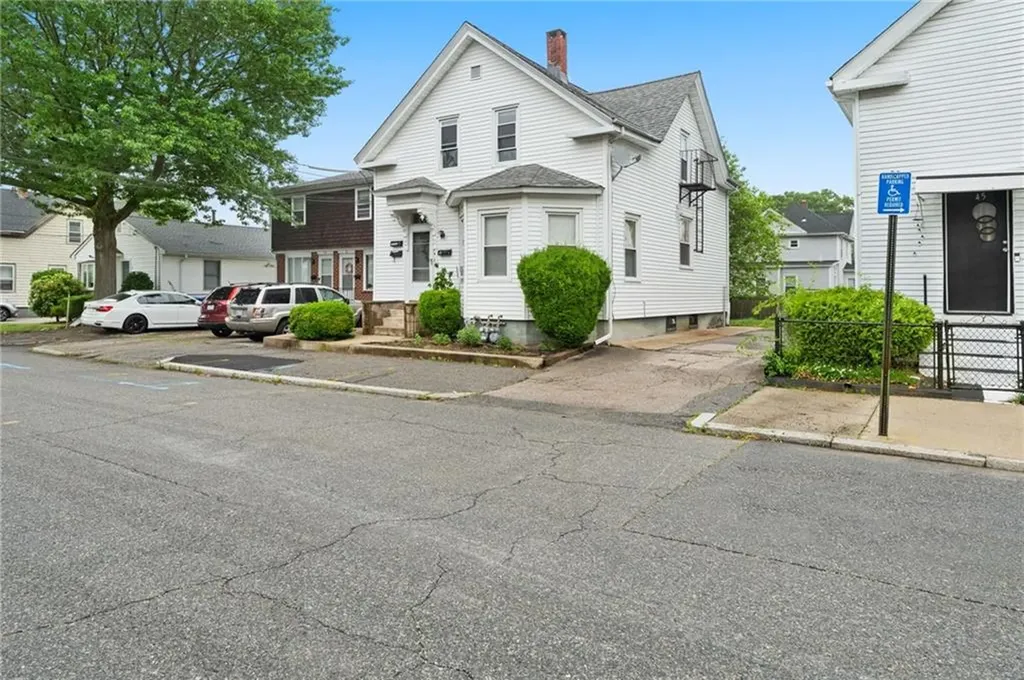 49 Seamans Street Providence RI 02908