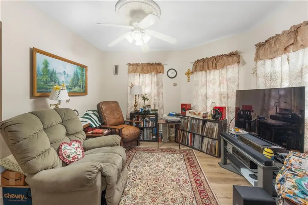 49 Seamans Street Providence RI 02908
