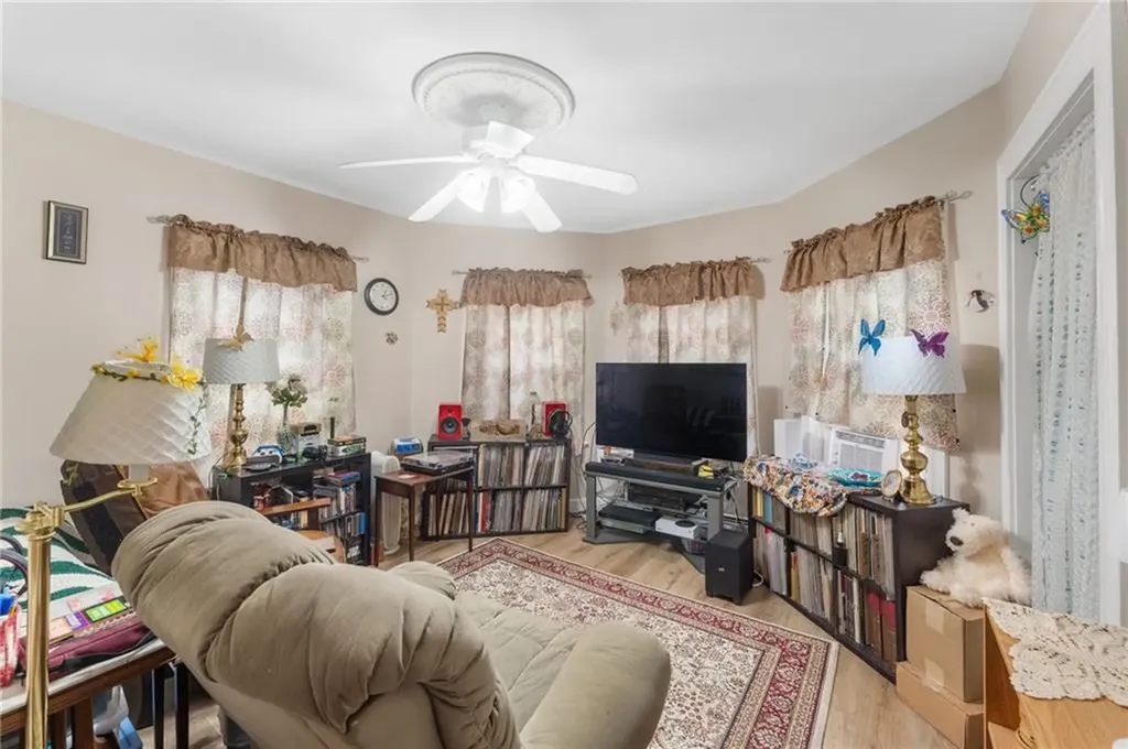 49 Seamans Street Providence RI 02908