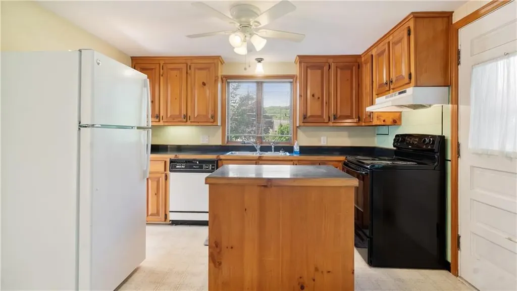 92 Glendale Drive West Warwick RI 02893
