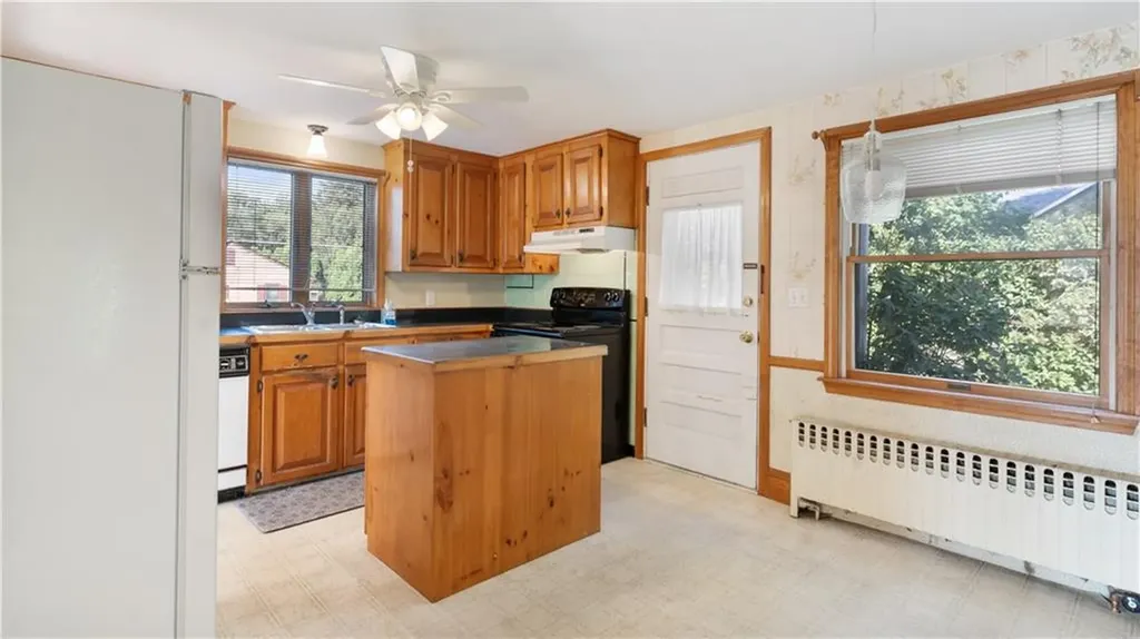 92 Glendale Drive West Warwick RI 02893