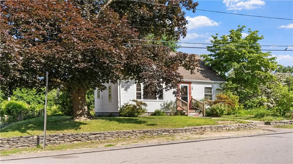 92 Glendale Drive West Warwick RI 02893