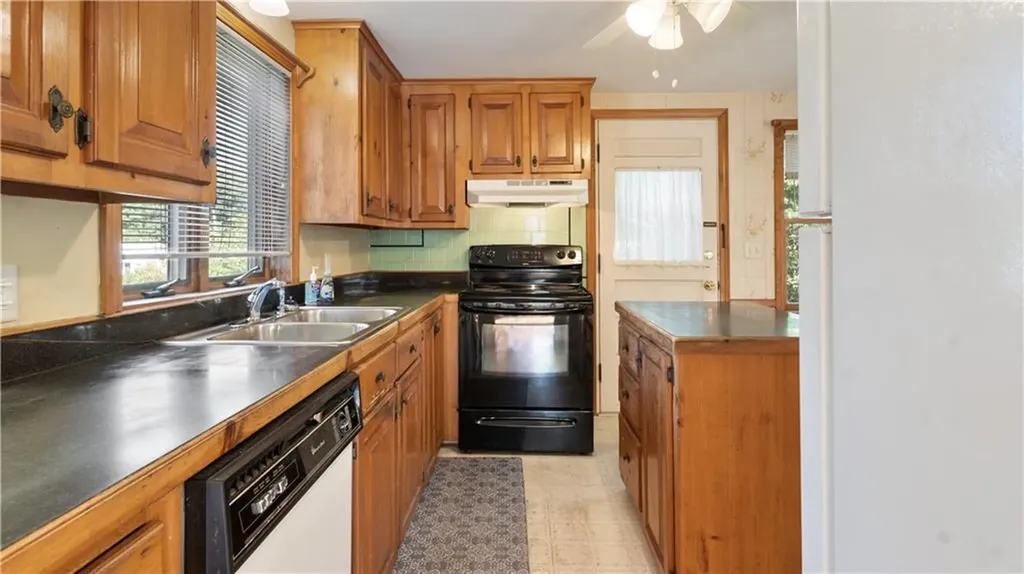 92 Glendale Drive West Warwick RI 02893