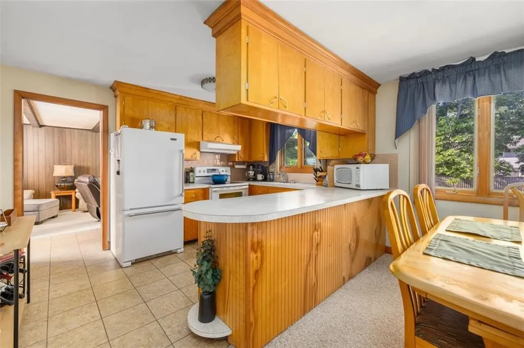 133 Warren Avenue Tiverton RI 02878