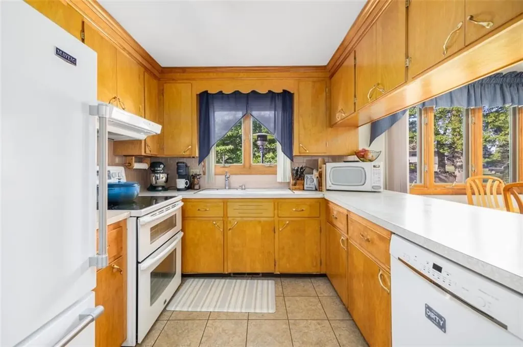 133 Warren Avenue Tiverton RI 02878