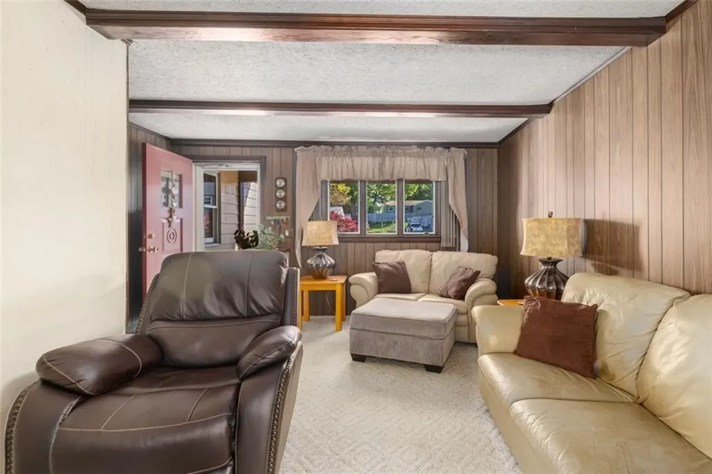 133 Warren Avenue Tiverton RI 02878
