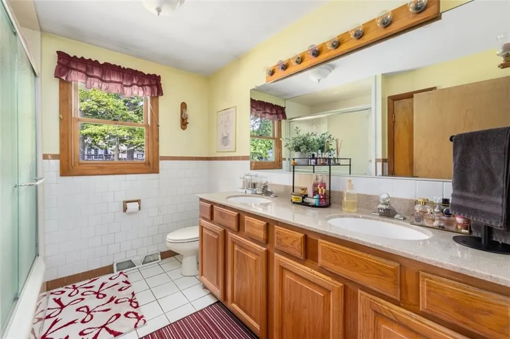 133 Warren Avenue Tiverton RI 02878