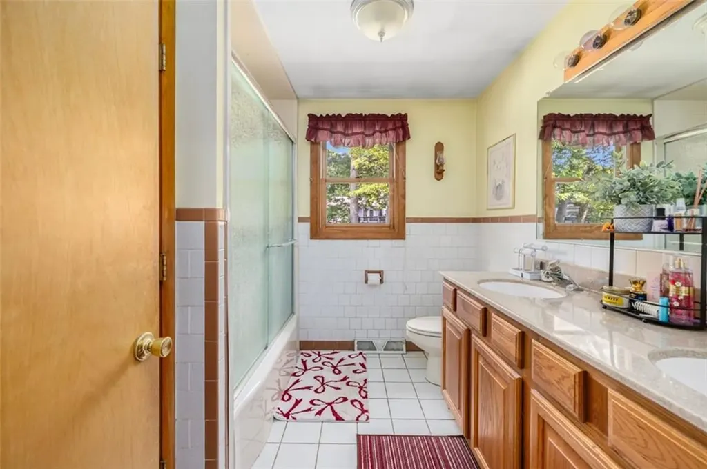 133 Warren Avenue Tiverton RI 02878