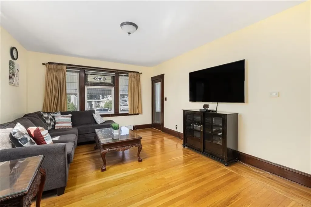 105 Overland Avenue Cranston RI 02910