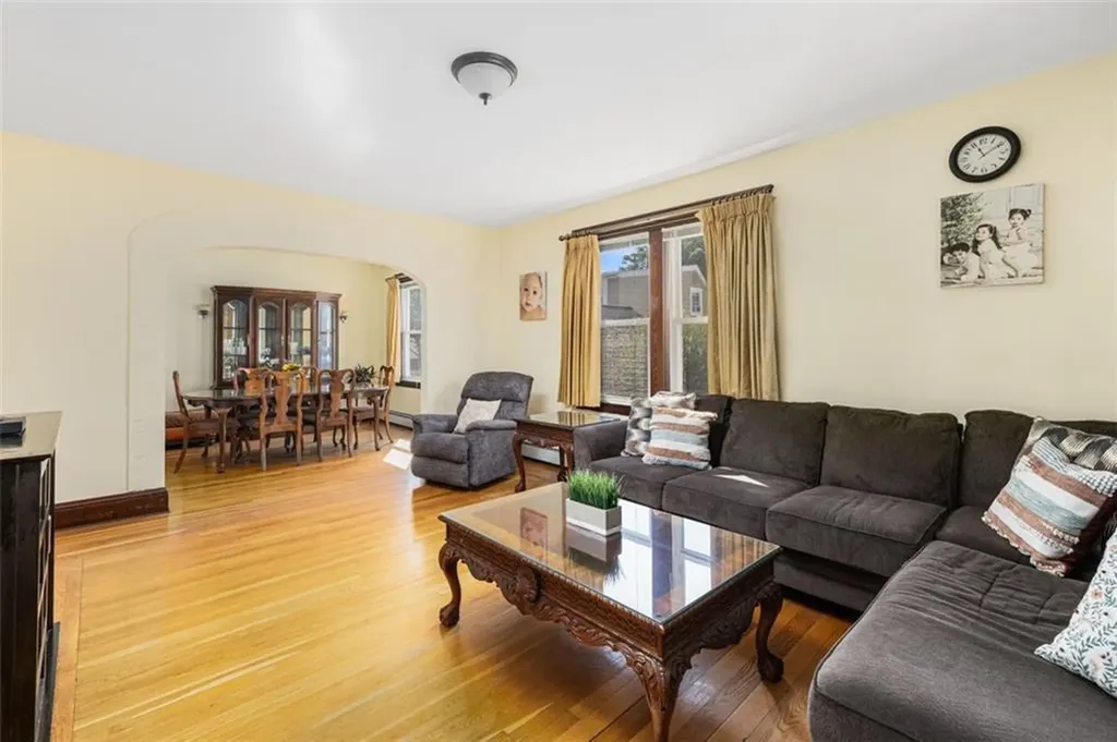 105 Overland Avenue Cranston RI 02910