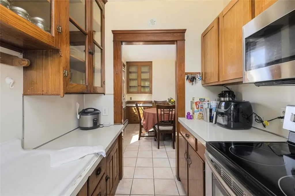 105 Overland Avenue Cranston RI 02910