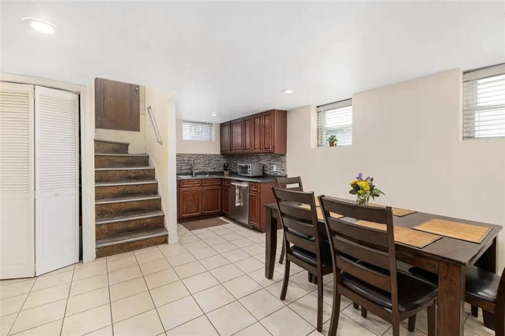 105 Overland Avenue Cranston RI 02910