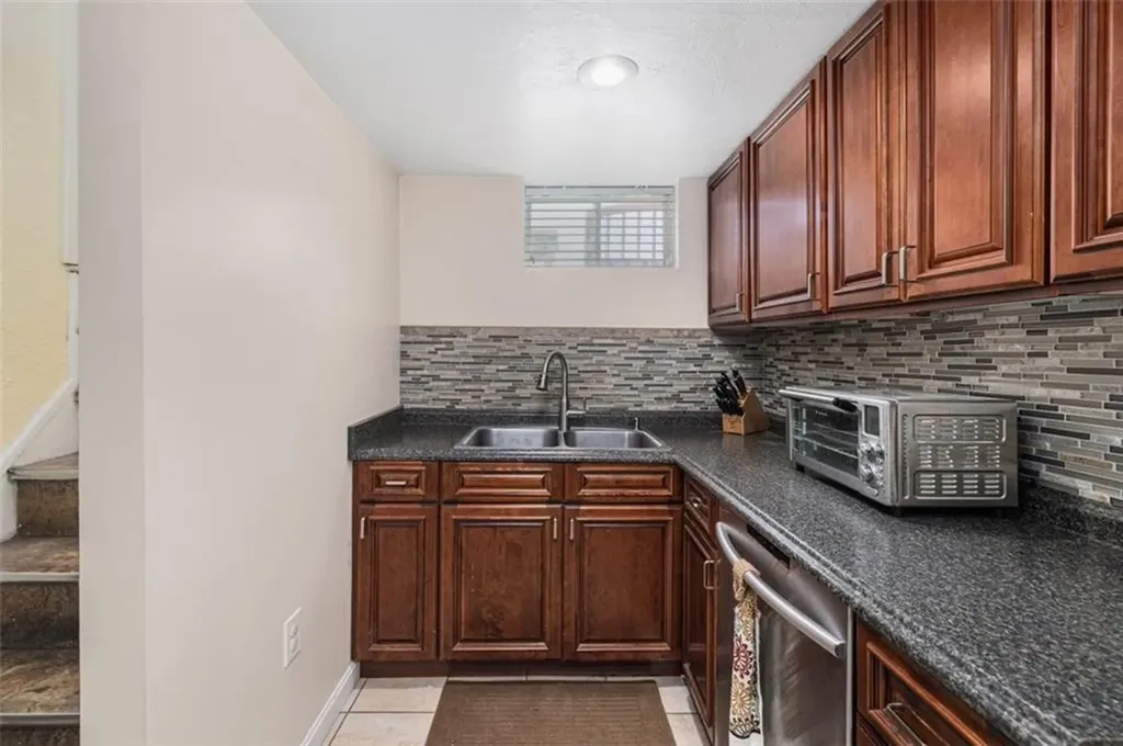 105 Overland Avenue Cranston RI 02910