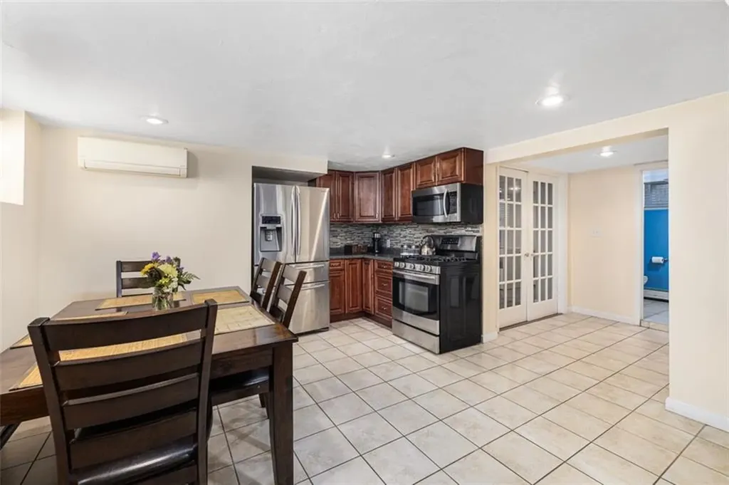 105 Overland Avenue Cranston RI 02910