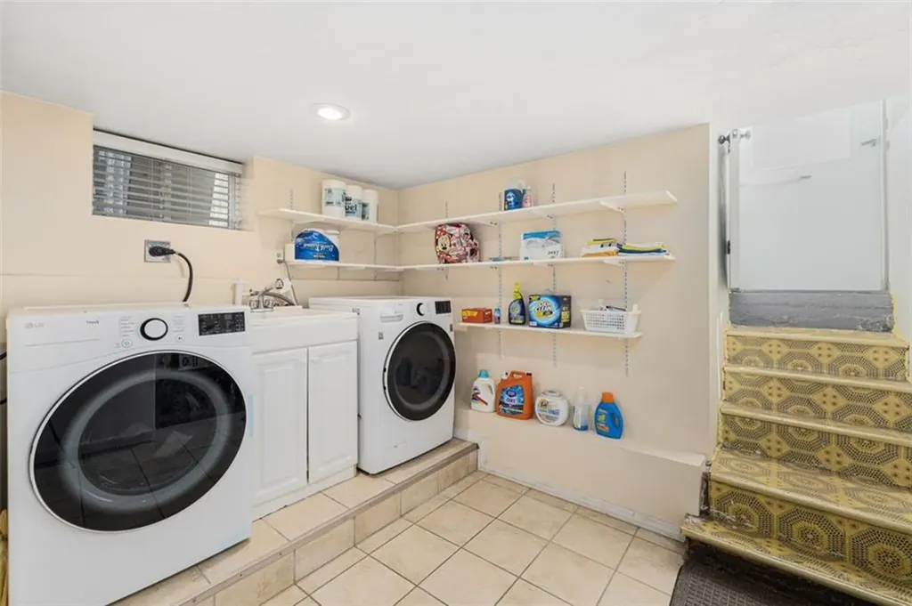 105 Overland Avenue Cranston RI 02910