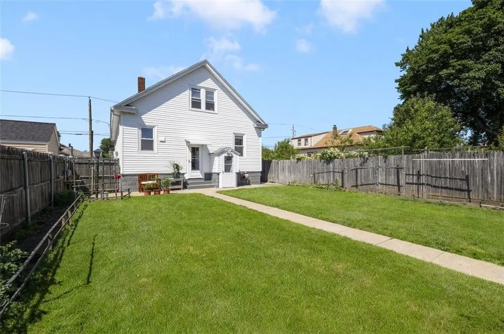 105 Overland Avenue Cranston RI 02910