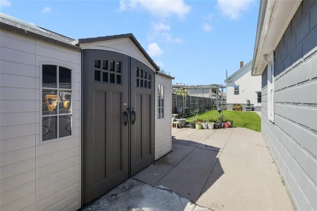 105 Overland Avenue Cranston RI 02910