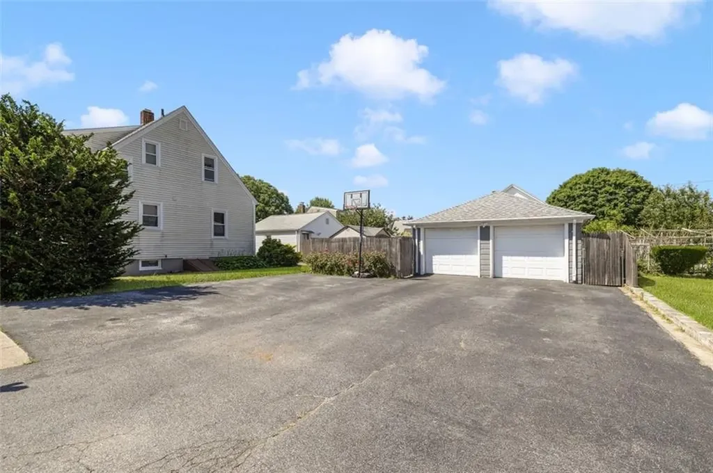 105 Overland Avenue Cranston RI 02910