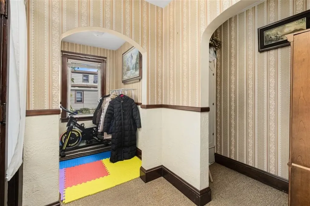 105 Overland Avenue Cranston RI 02910