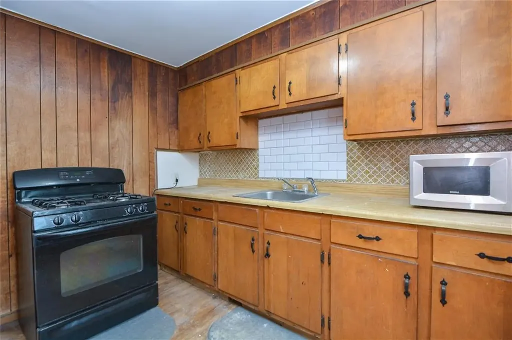 534 Lonsdale Avenue Central Falls RI 02863