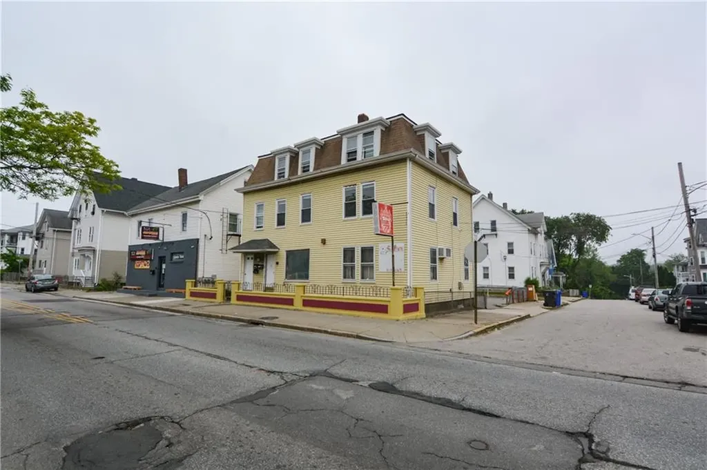 534 Lonsdale Avenue Central Falls RI 02863