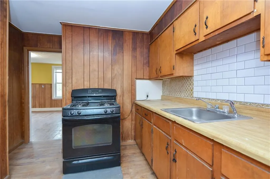 534 Lonsdale Avenue Central Falls RI 02863