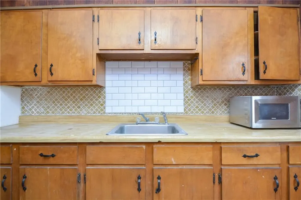 534 Lonsdale Avenue Central Falls RI 02863