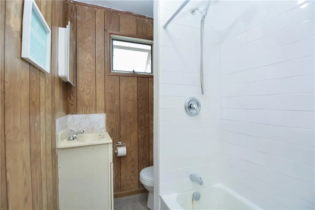 534 Lonsdale Avenue Central Falls RI 02863