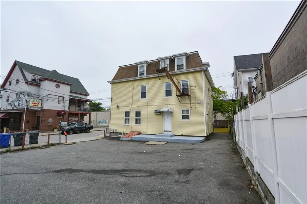 534 Lonsdale Avenue Central Falls RI 02863