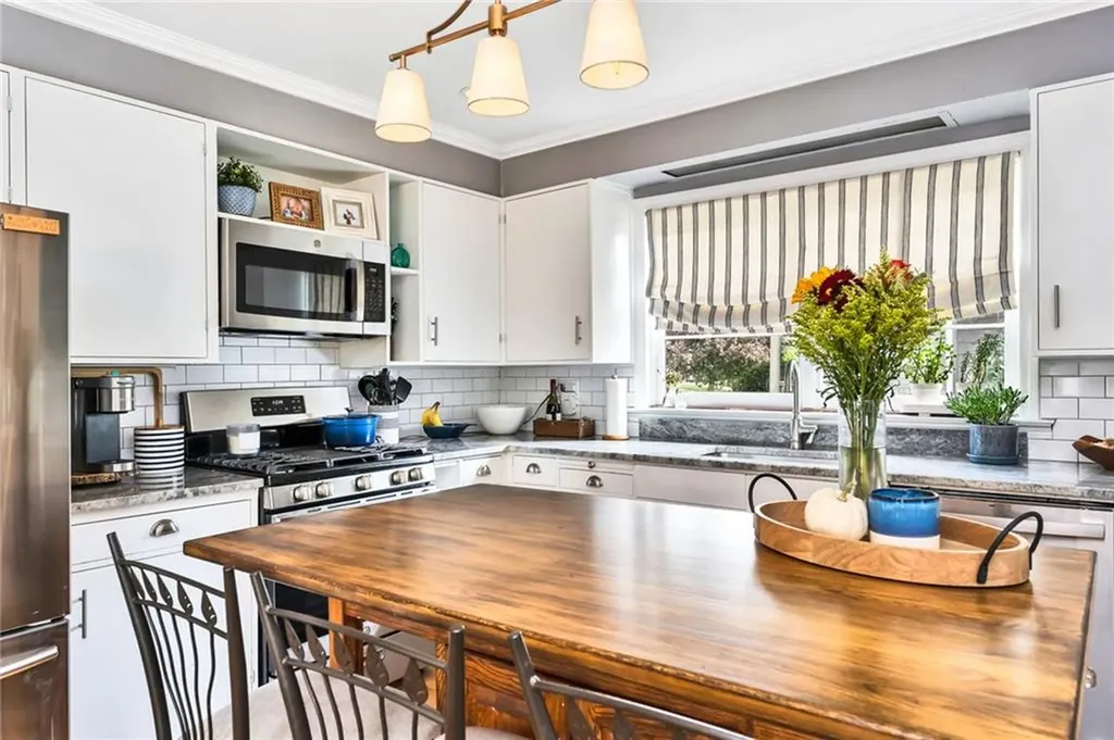 96 Bluff Avenue Cranston RI 02905