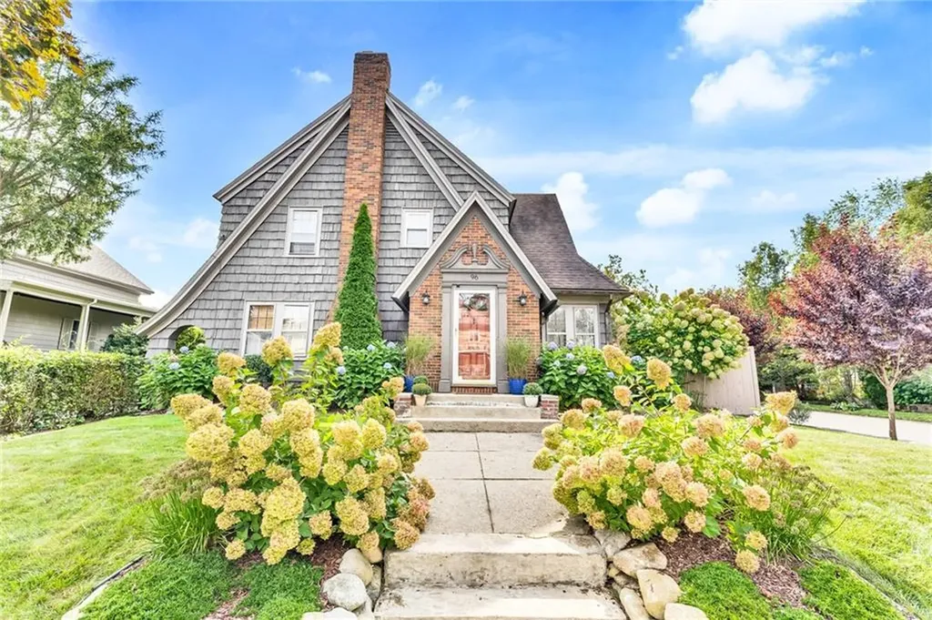 96 Bluff Avenue Cranston RI 02905