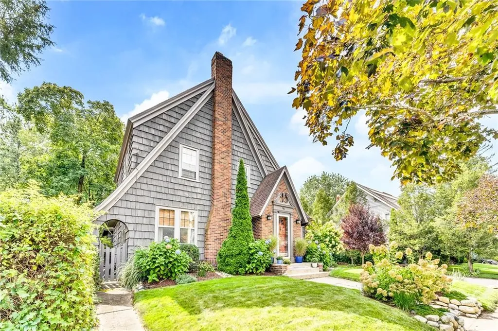 96 Bluff Avenue Cranston RI 02905