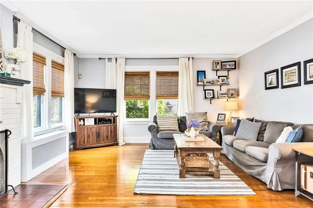 96 Bluff Avenue Cranston RI 02905