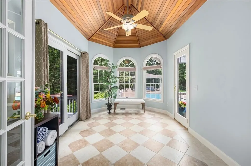 4 Brookfield Court East Greenwich RI 02818