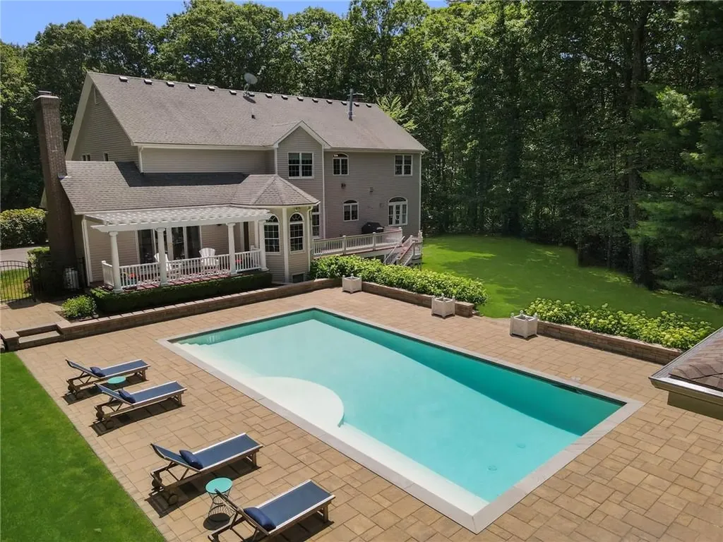4 Brookfield Court East Greenwich RI 02818