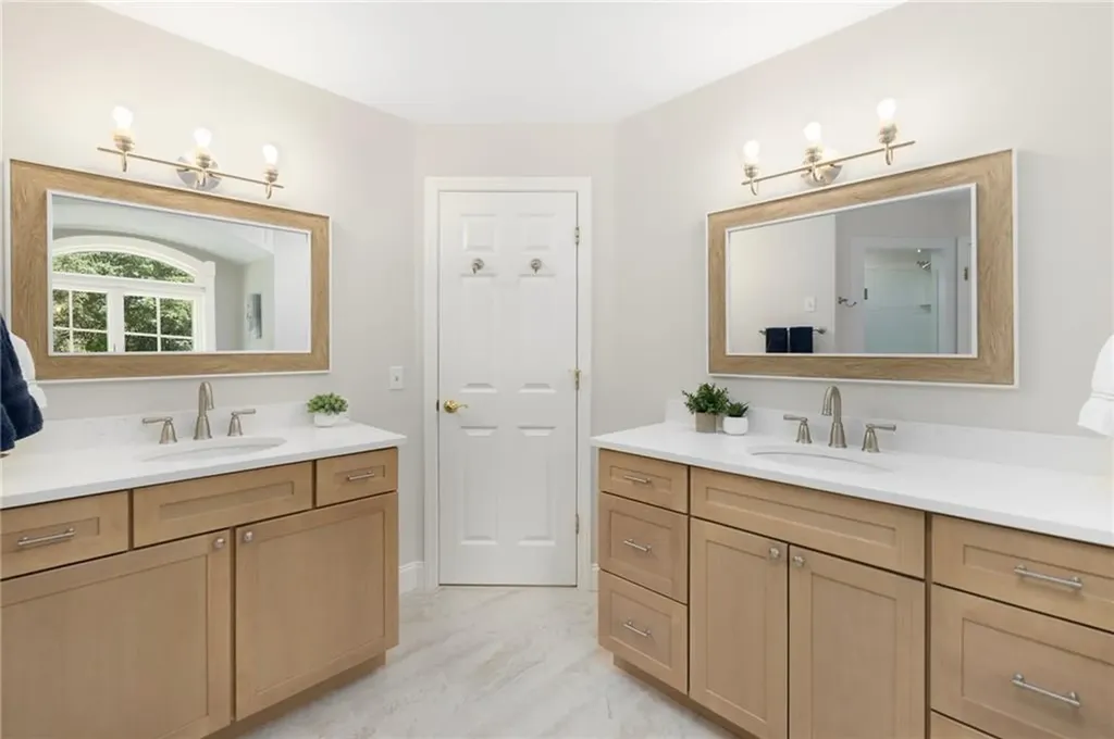 4 Brookfield Court East Greenwich RI 02818