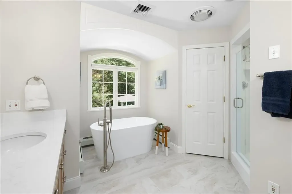 4 Brookfield Court East Greenwich RI 02818