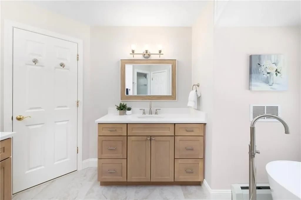 4 Brookfield Court East Greenwich RI 02818