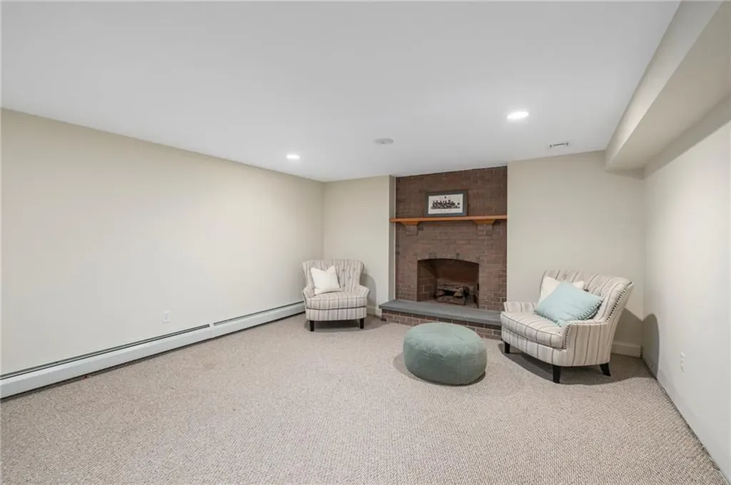 4 Brookfield Court East Greenwich RI 02818