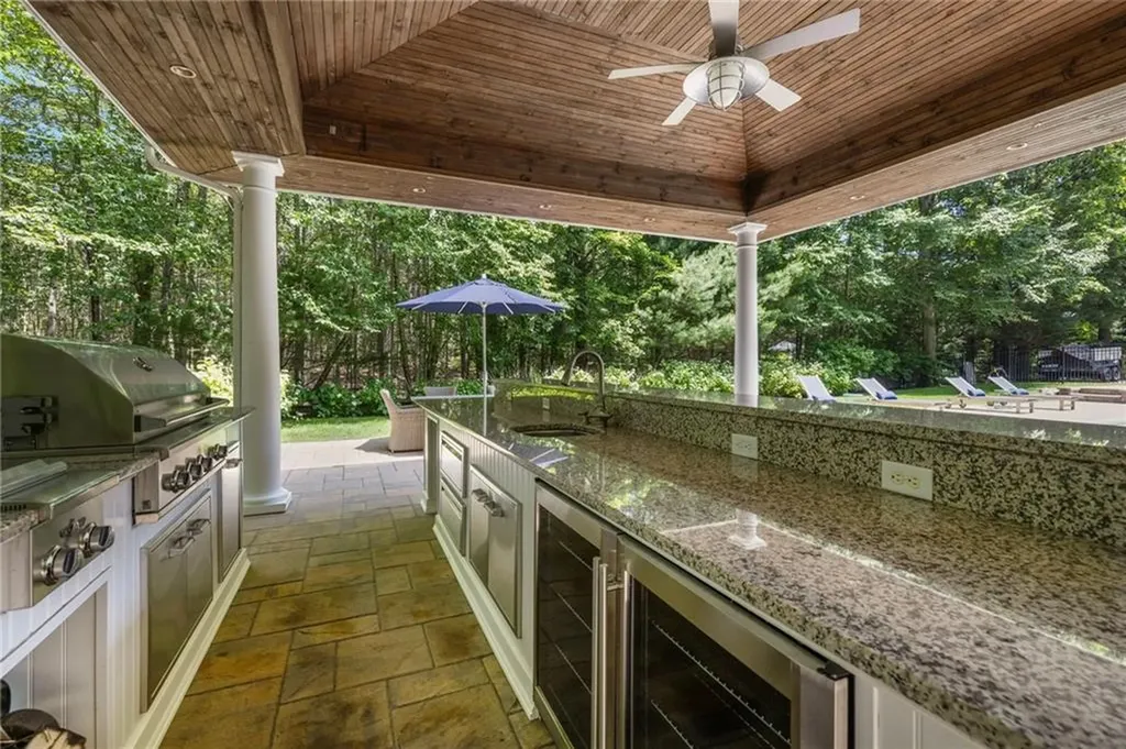 4 Brookfield Court East Greenwich RI 02818