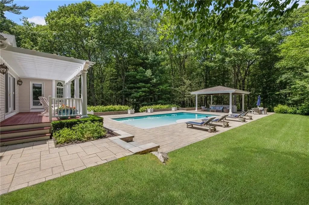 4 Brookfield Court East Greenwich RI 02818