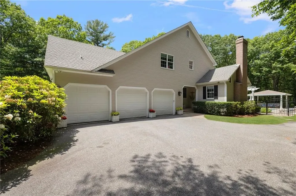 4 Brookfield Court East Greenwich RI 02818