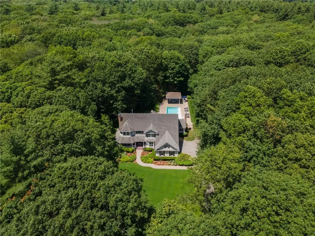 4 Brookfield Court East Greenwich RI 02818