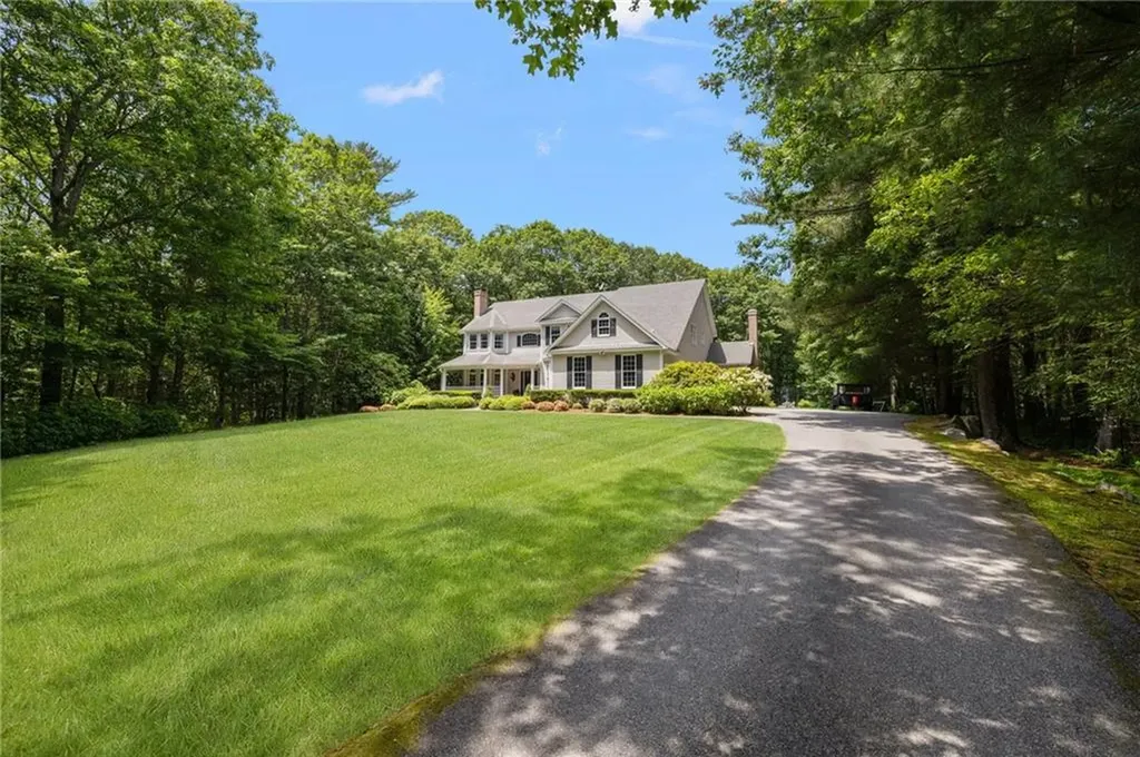 4 Brookfield Court East Greenwich RI 02818