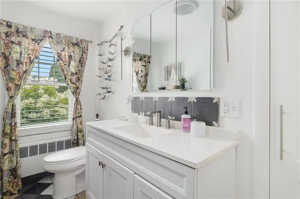 17 Lee Street Cranston RI 02920